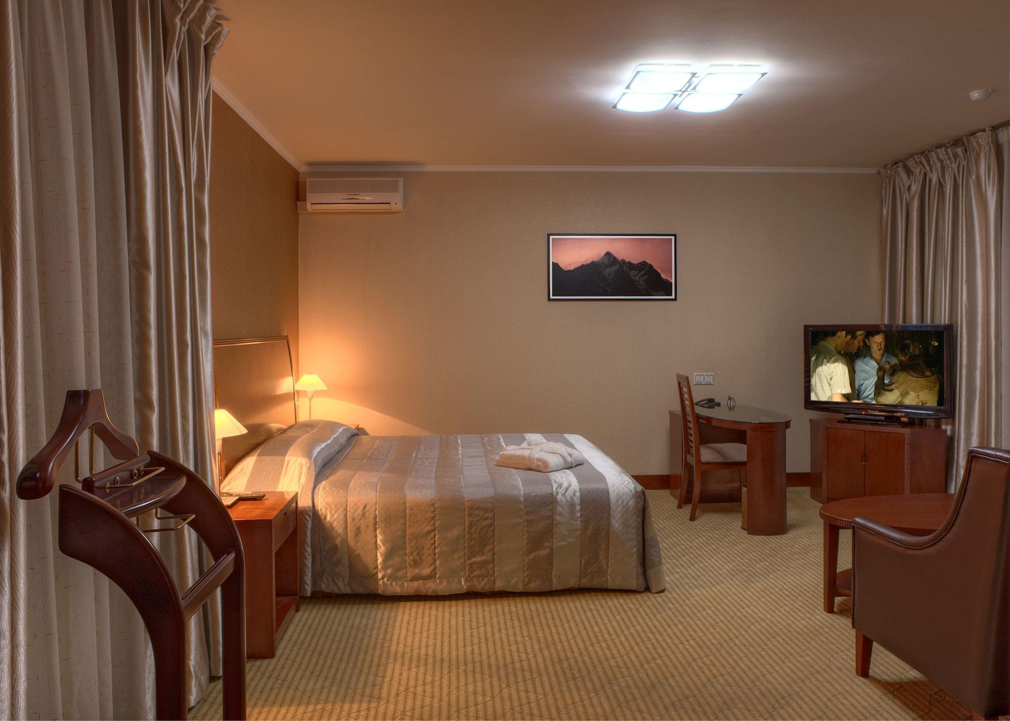 Voyage Hotel Almatý Habitación foto