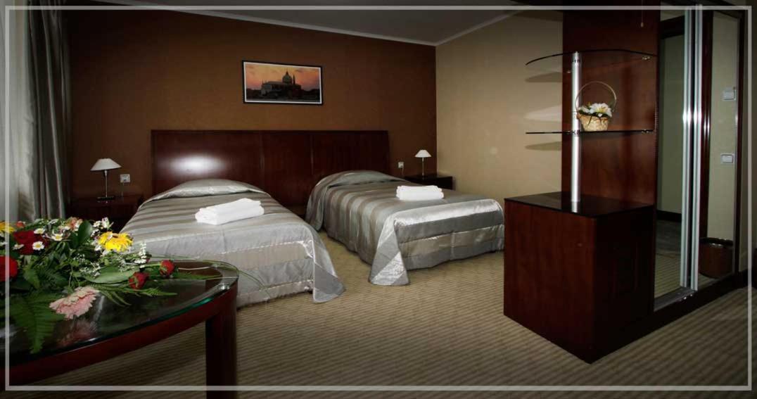 Voyage Hotel Almatý Habitación foto