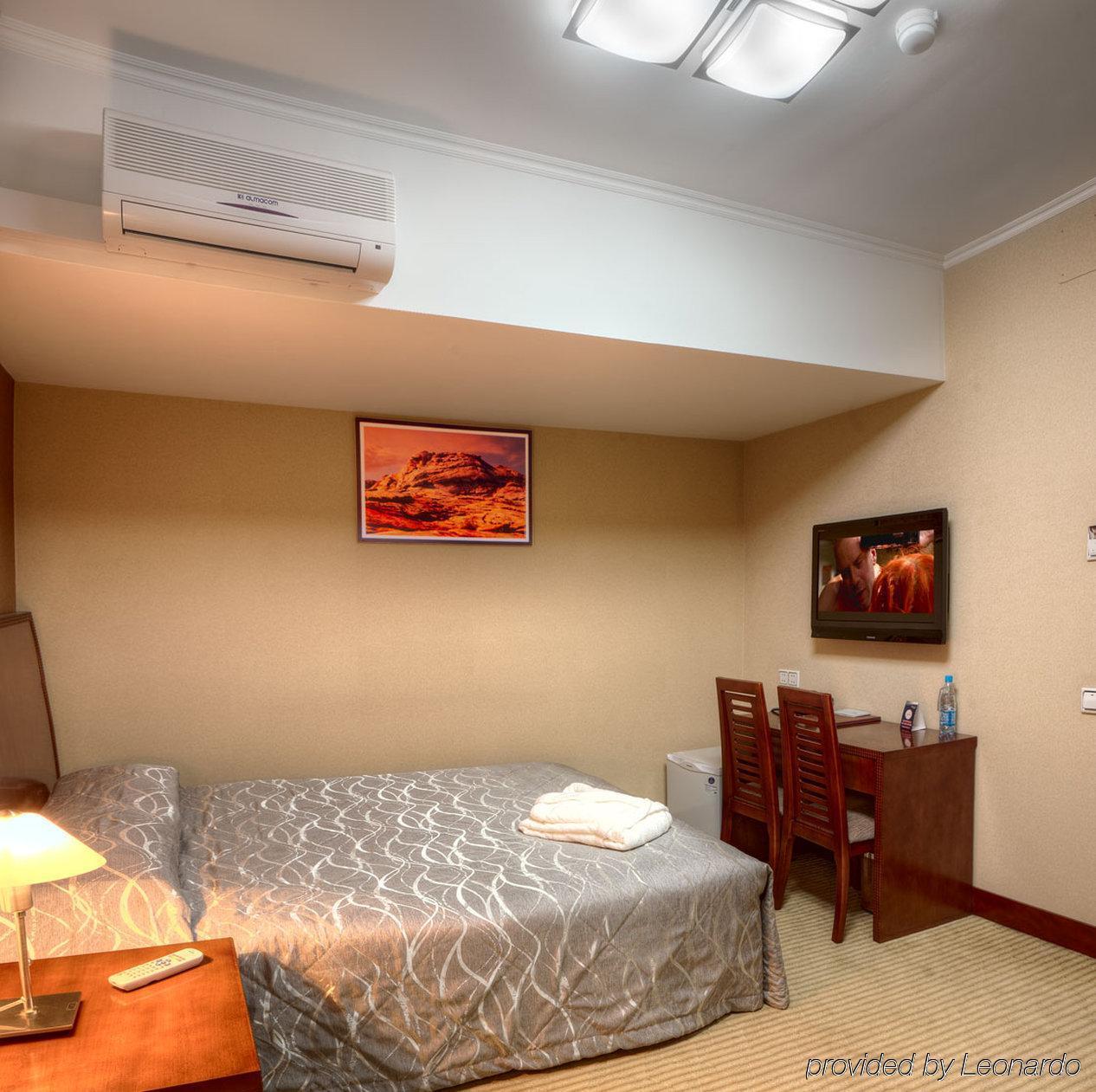 Voyage Hotel Almatý Habitación foto