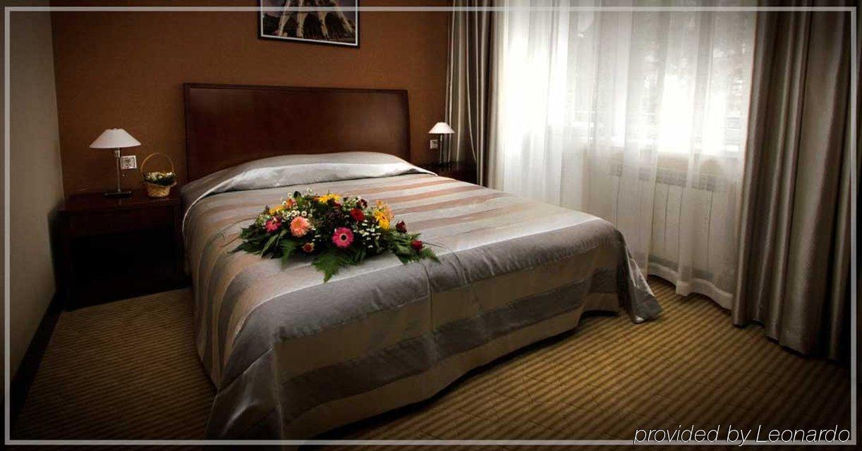 Voyage Hotel Almatý Habitación foto